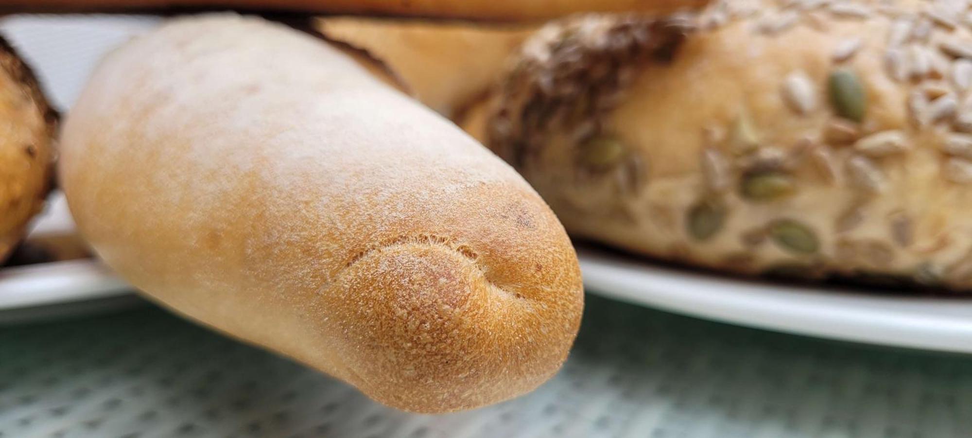 Radisson Blu Hotel, Greater Noida Esterno foto A bread roll