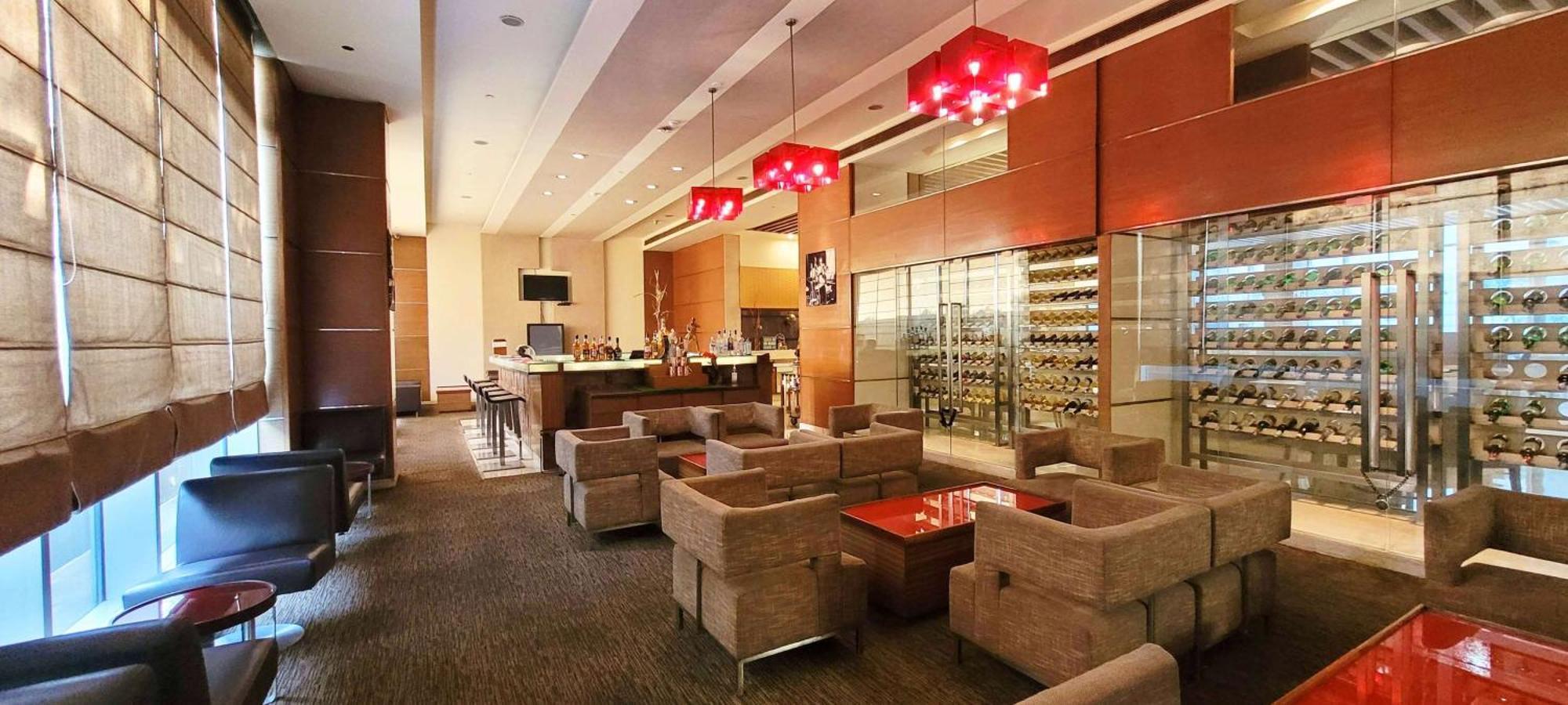 Radisson Blu Hotel, Greater Noida Esterno foto The lounge at the airport