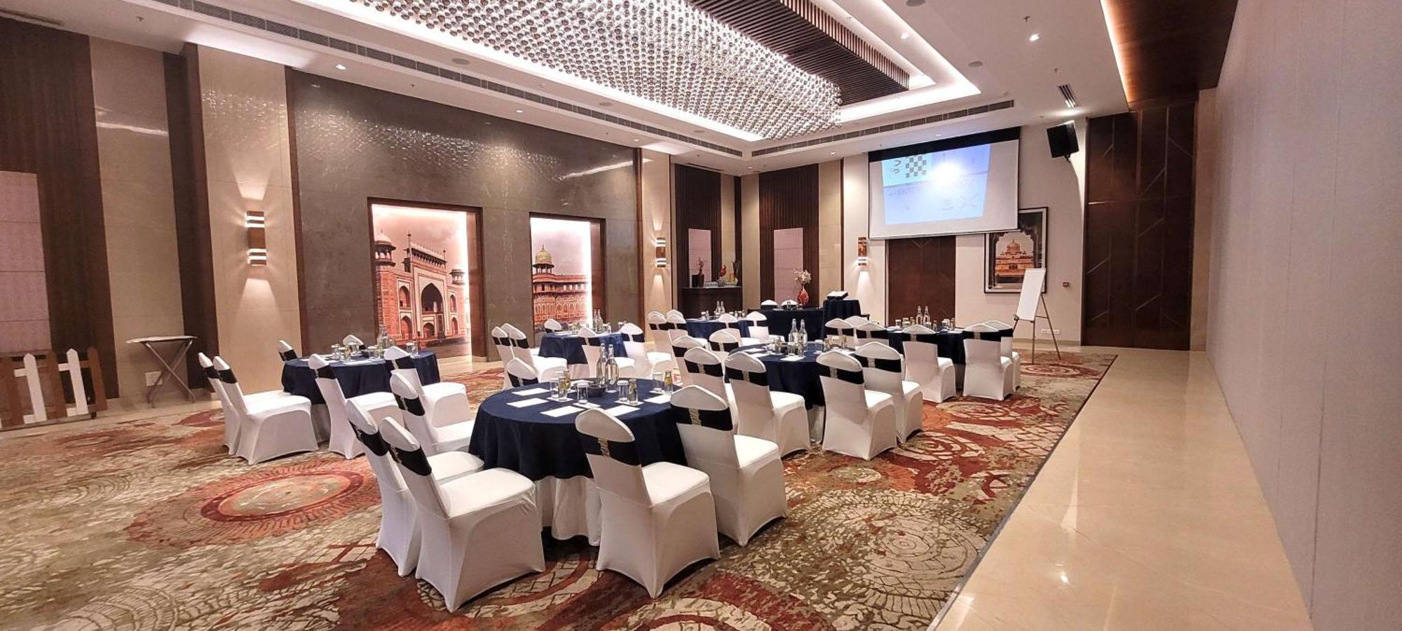 Radisson Blu Hotel, Greater Noida Esterno foto The Taj Mahal Palace, Mumbai