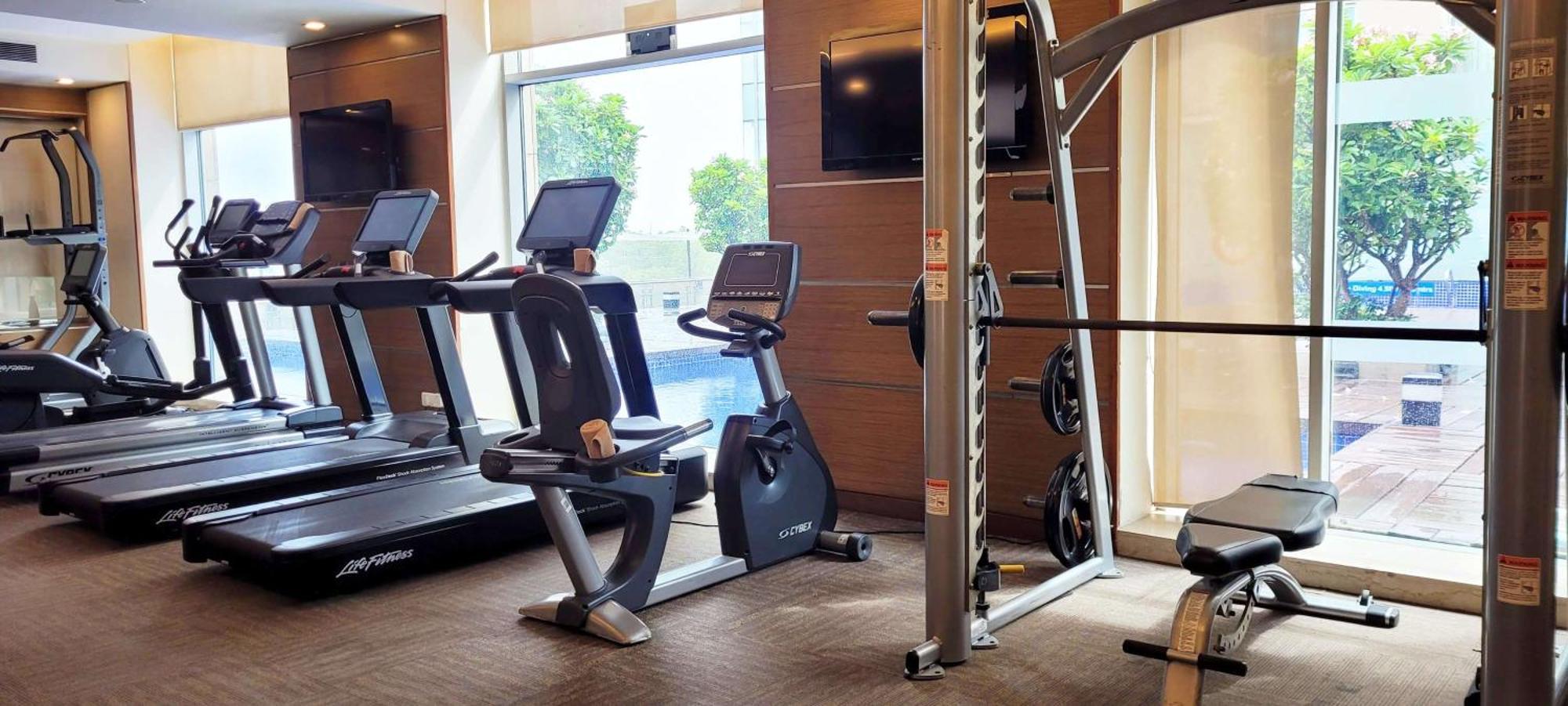 Radisson Blu Hotel, Greater Noida Esterno foto A gym at a hotel