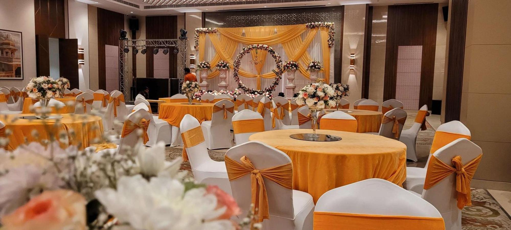 Radisson Blu Hotel, Greater Noida Esterno foto A wedding reception at a hotel in India