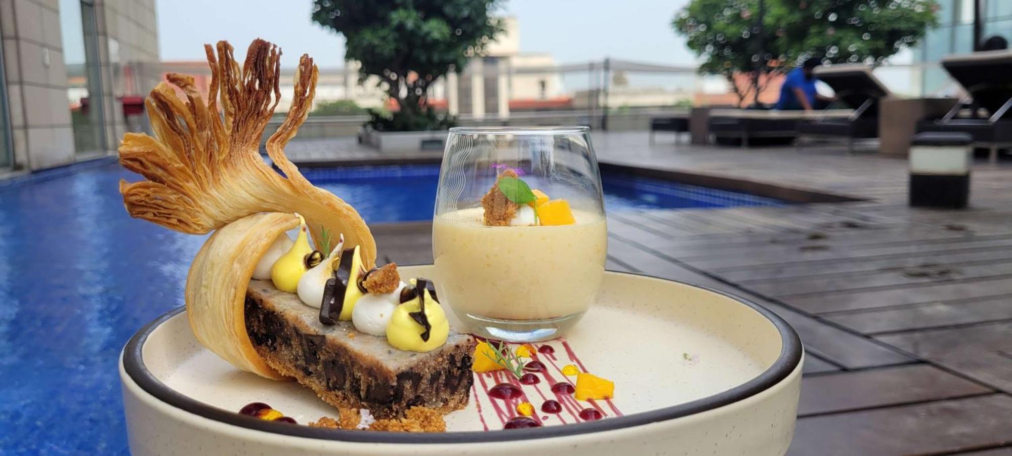 Radisson Blu Hotel, Greater Noida Esterno foto A dessert at the restaurant