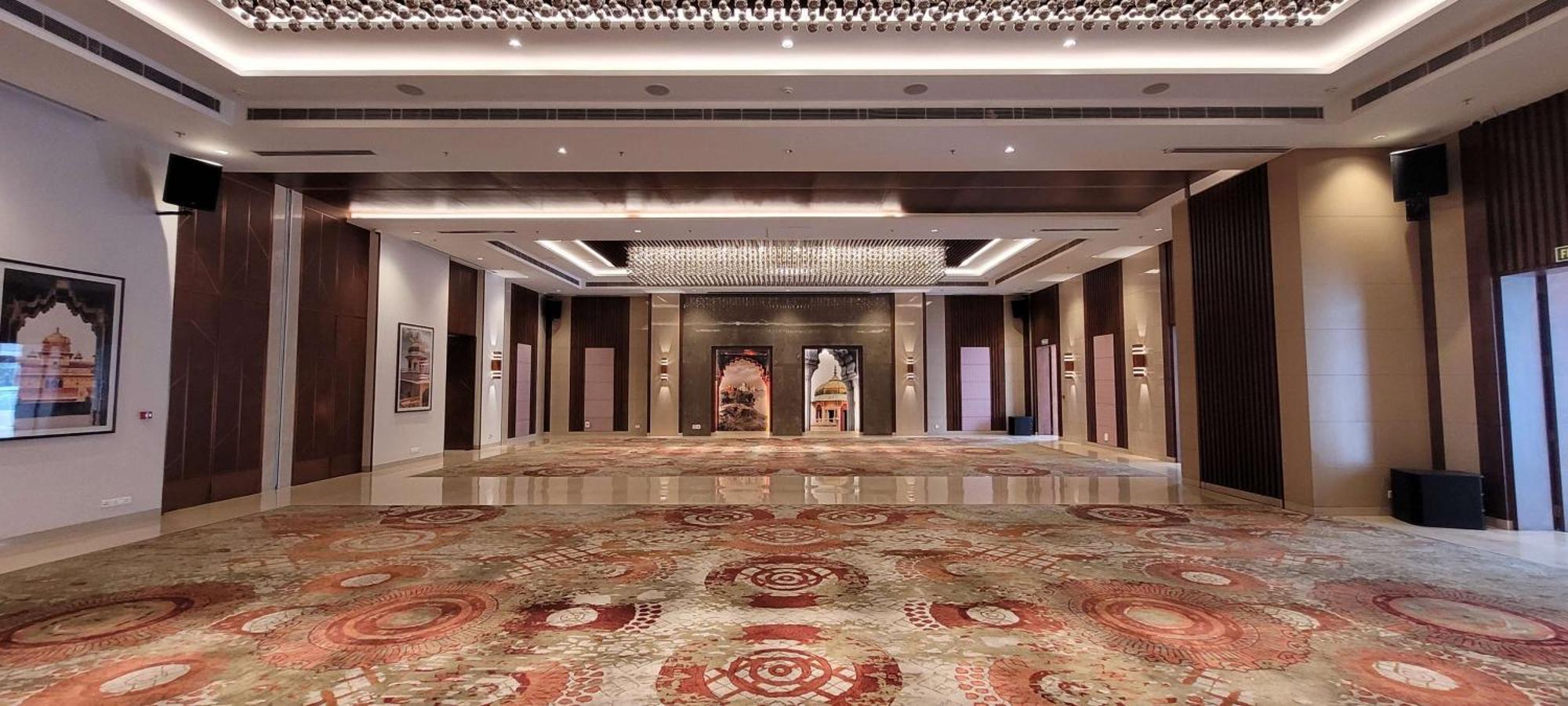 Radisson Blu Hotel, Greater Noida Esterno foto The lobby of the hotel