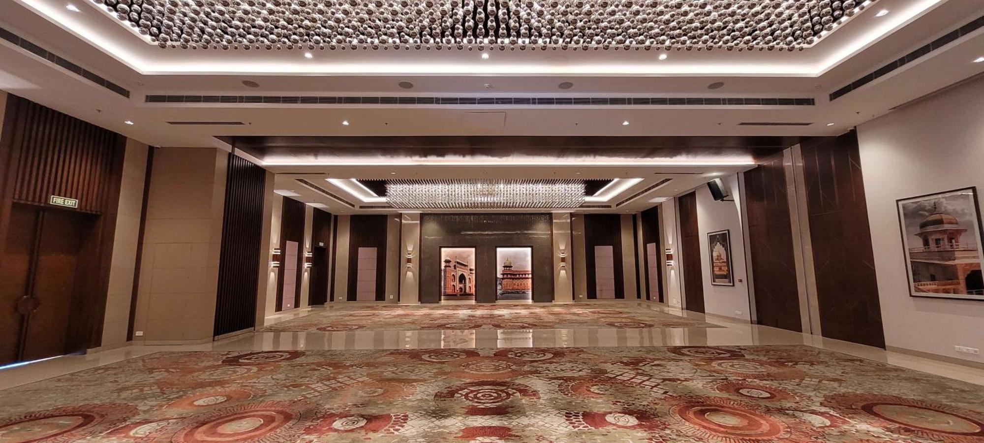 Radisson Blu Hotel, Greater Noida Esterno foto The lobby of the hotel
