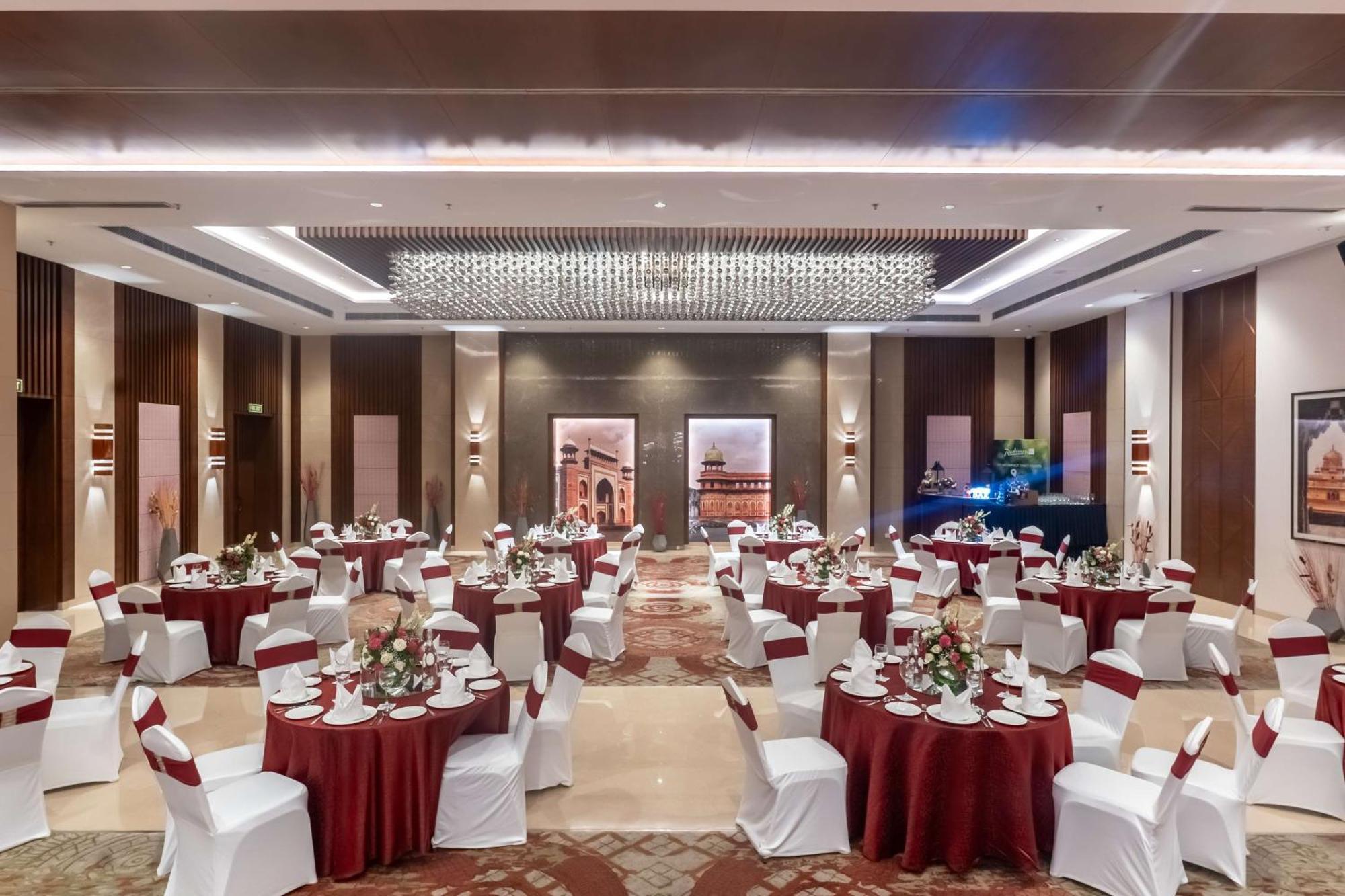 Radisson Blu Hotel, Greater Noida Esterno foto The Grand Ballroom