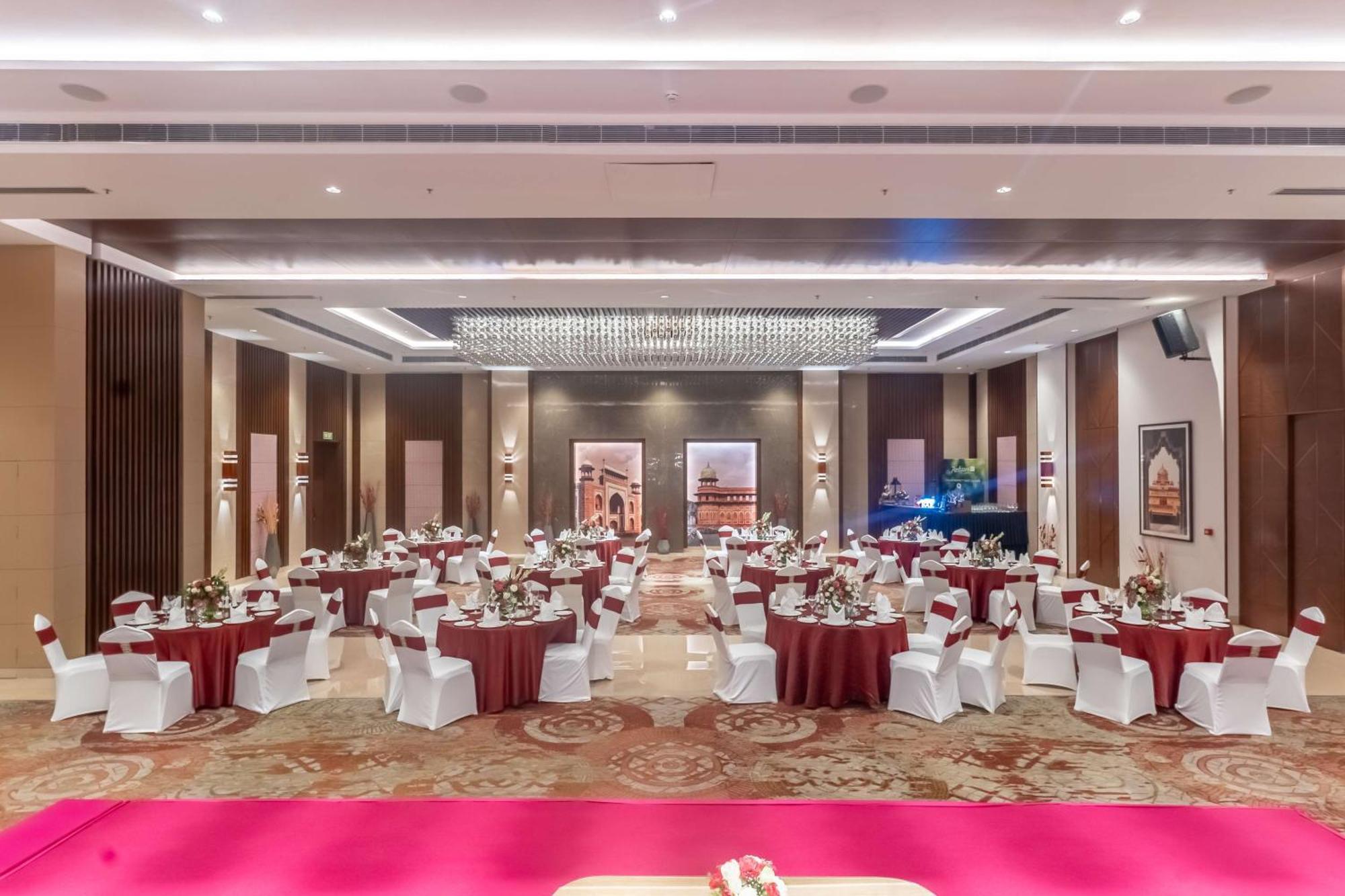 Radisson Blu Hotel, Greater Noida Esterno foto The Grand Ballroom