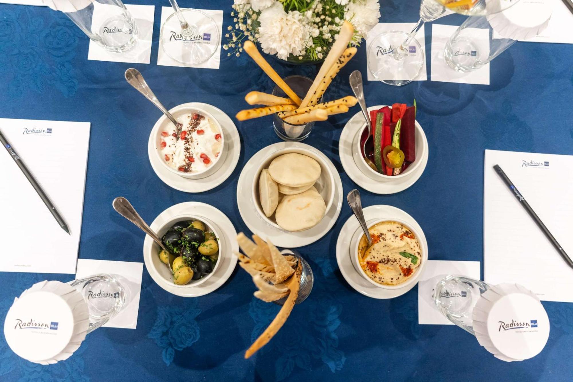 Radisson Blu Hotel, Greater Noida Esterno foto A selection of Israeli snacks