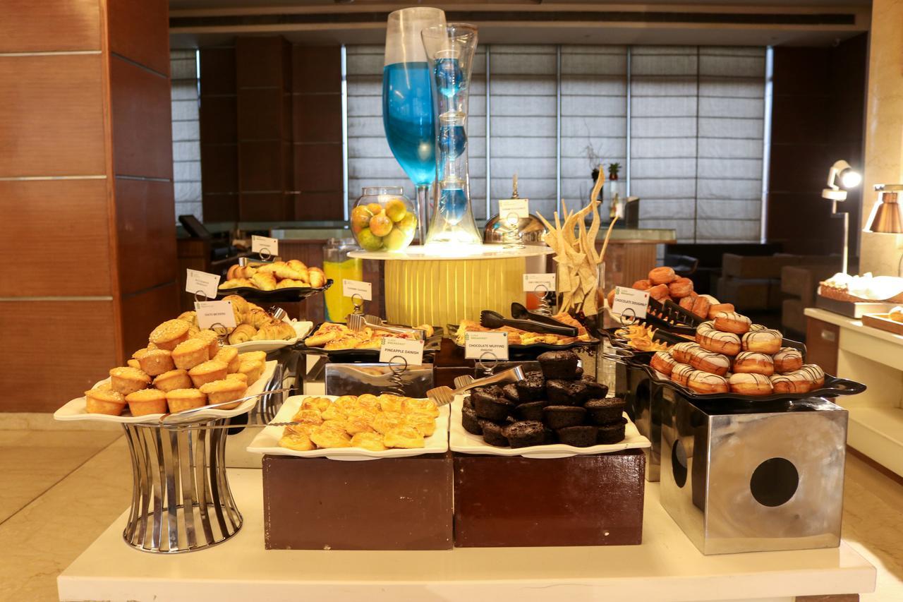Radisson Blu Hotel, Greater Noida Esterno foto A dessert buffet