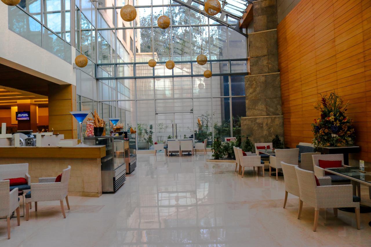 Radisson Blu Hotel, Greater Noida Esterno foto The interior of the airport