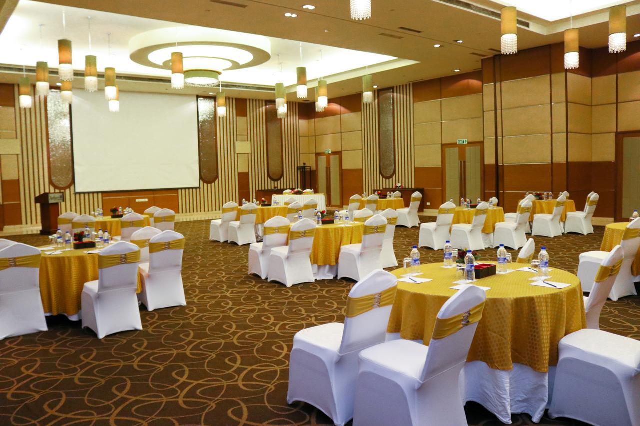 Radisson Blu Hotel, Greater Noida Esterno foto A typical conference room