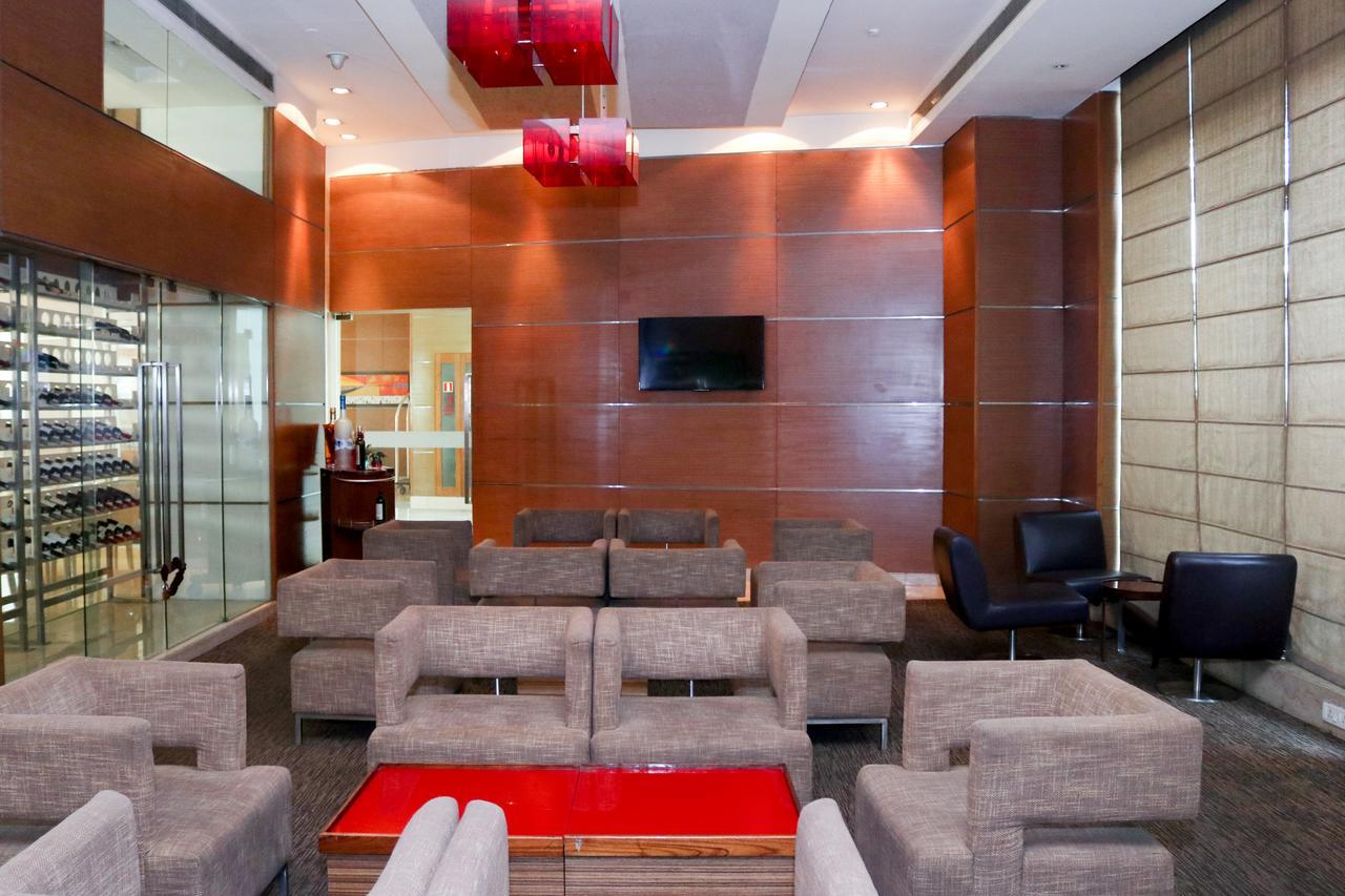 Radisson Blu Hotel, Greater Noida Esterno foto The lounge at the airport