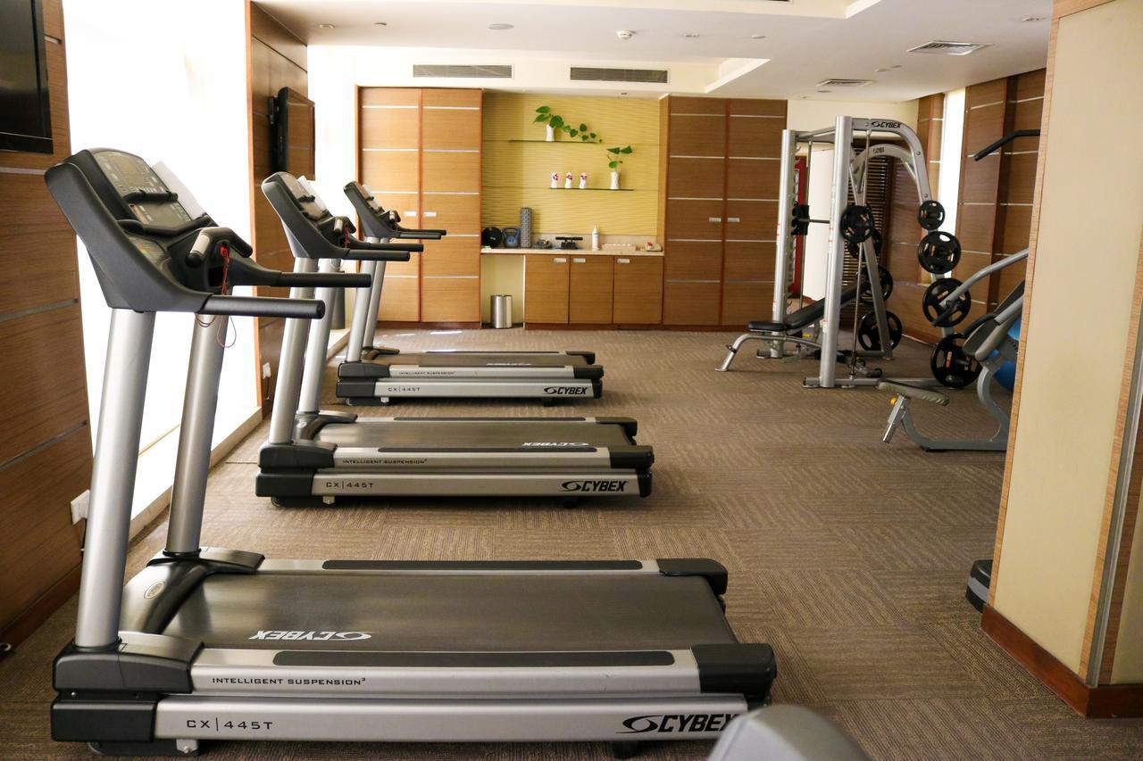 Radisson Blu Hotel, Greater Noida Esterno foto A gym at a hotel